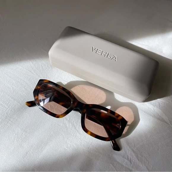 Vehla Felix Sunglasses in Choc Tort/Toffee 🤎✨ - Picture 4 of 16